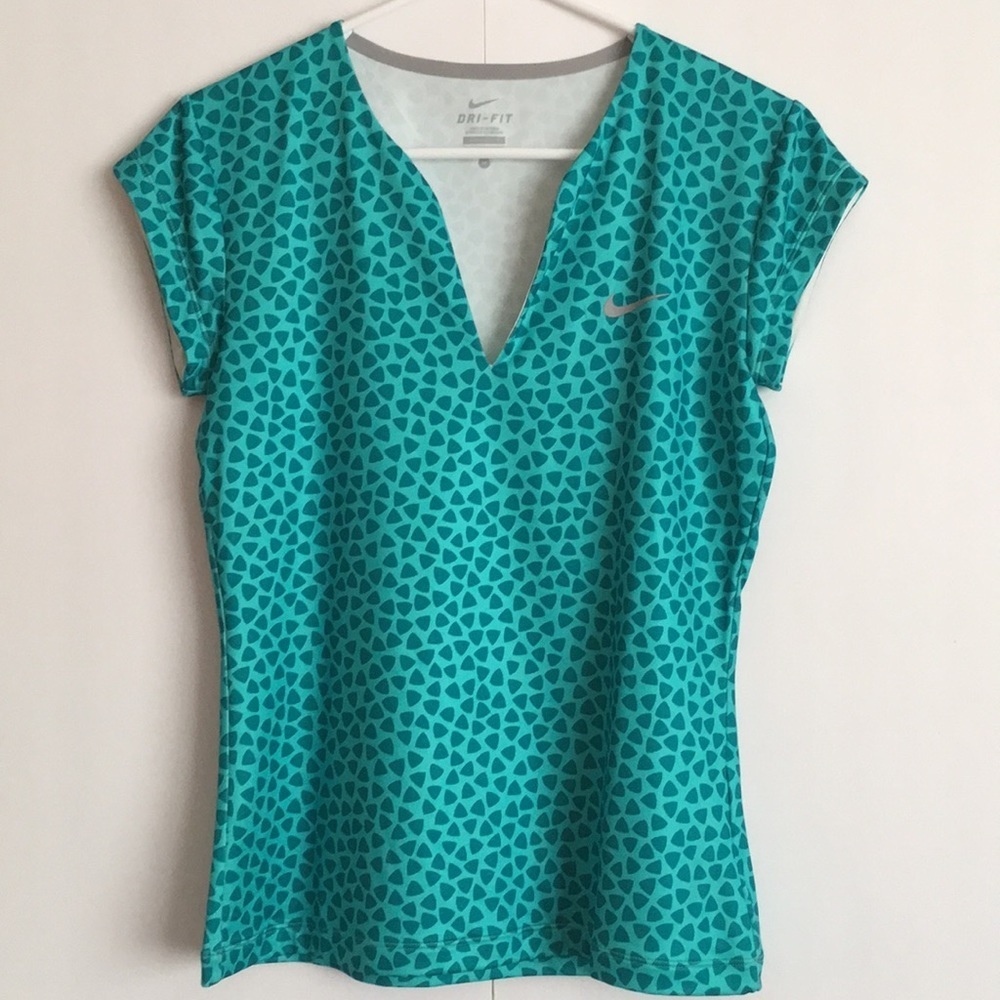 Nike Dri-Fit Short Sleeve Size M